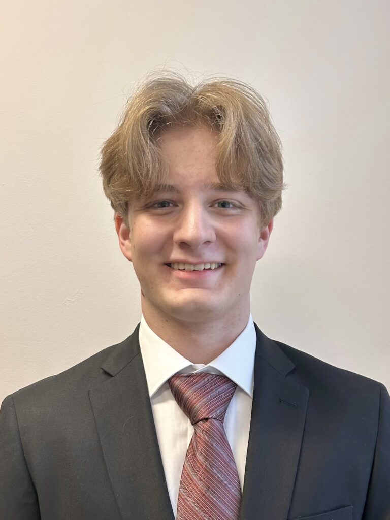 Headshot of 2025 summer researcher Robert Catalano